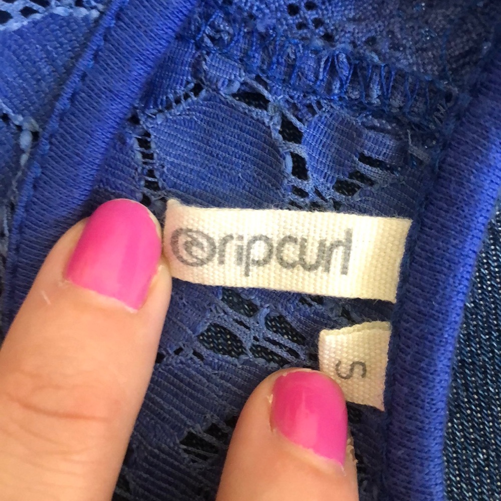 Backless Ripcurl Blouse - Picture 5 of 5